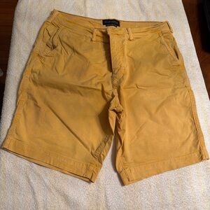 American Eagle Mens Size 33 Yellow Next Level  Flex Shorts